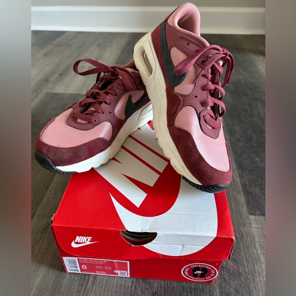 Nike Air Max SC SE Women's Burgundy and gray Sneakers